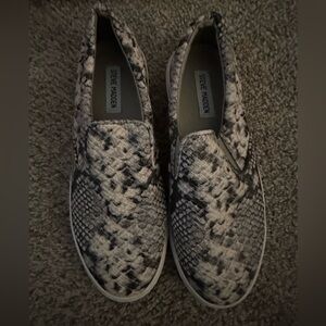 Steve madden sneakers size 10